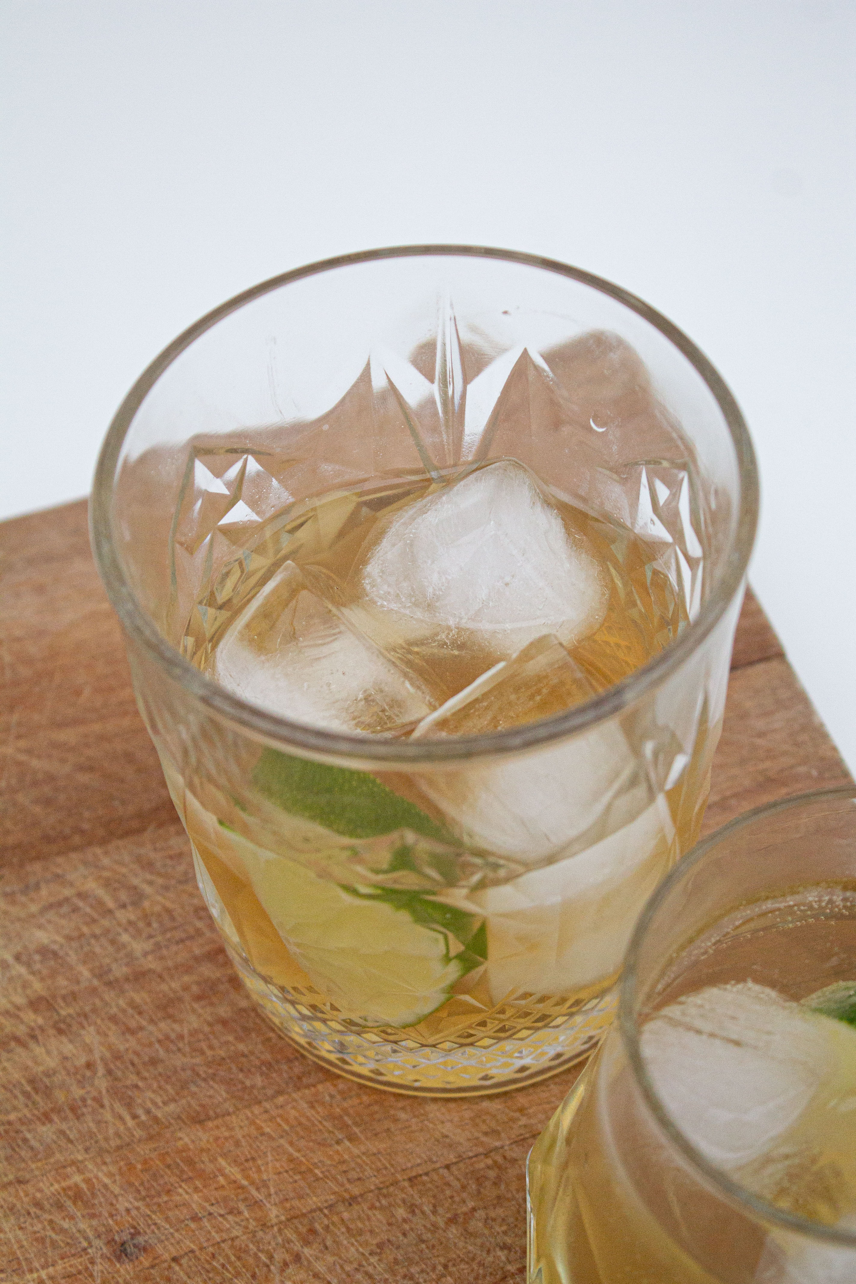 Aperitif NA Herbal White & Tonic